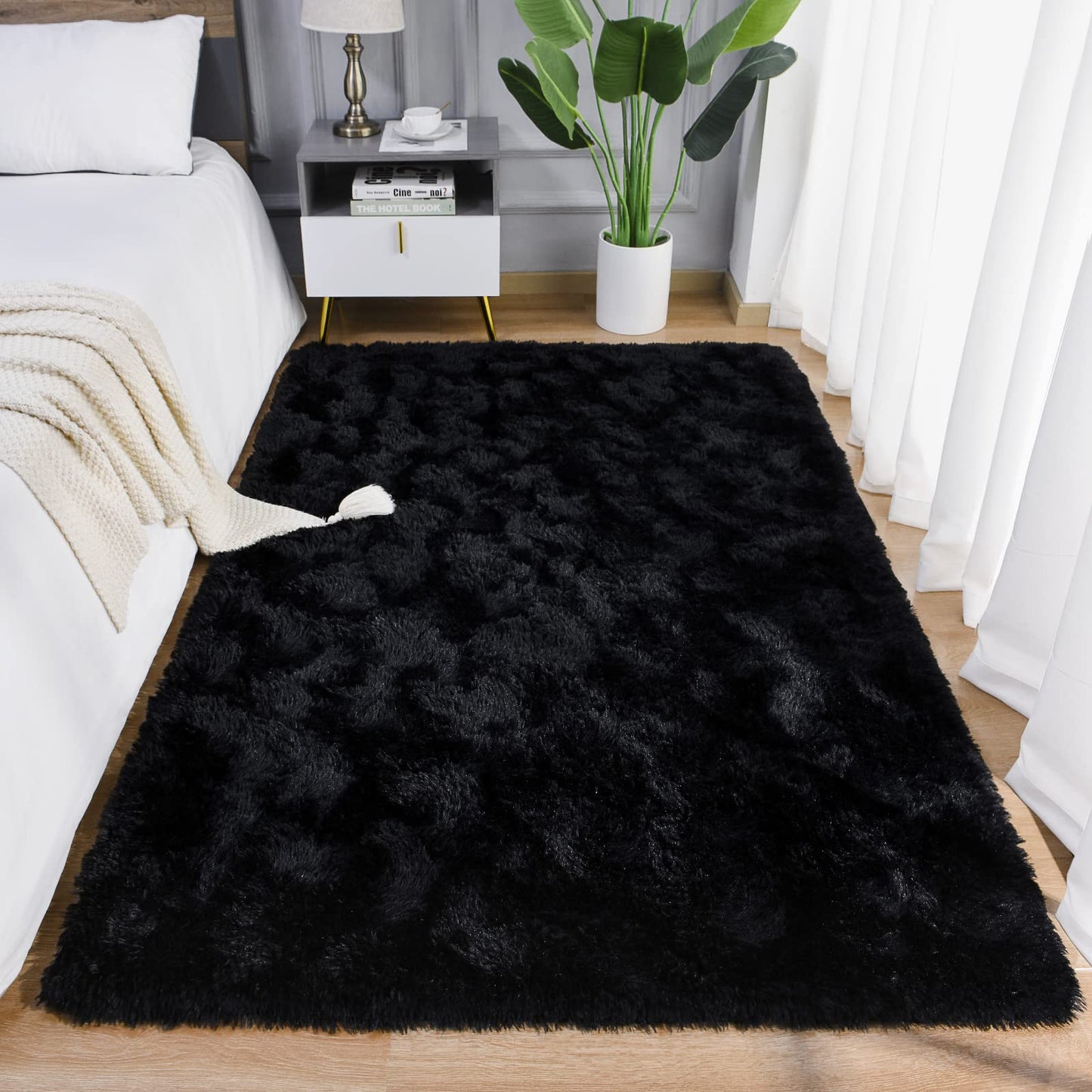 Minimalist Black Plush 3'x5' Indoor Rug