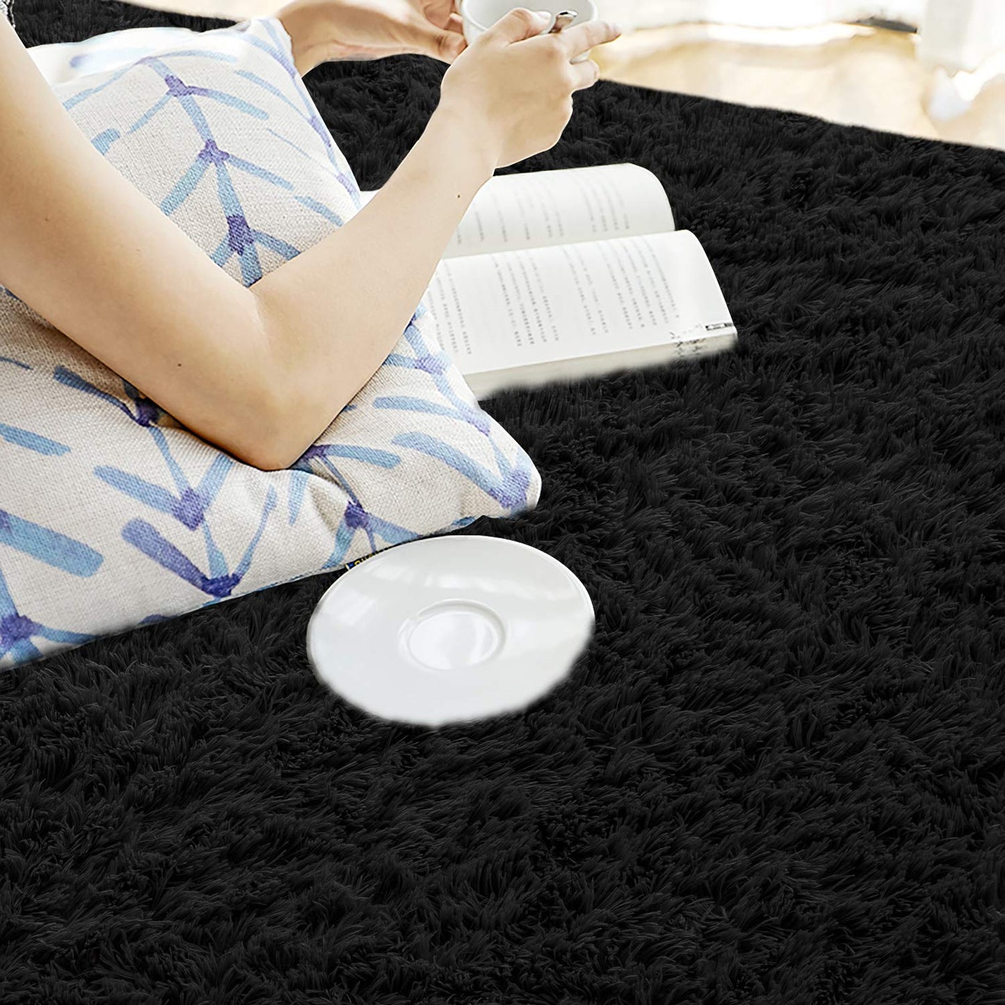 Minimalist Black Plush 4'x6' Indoor Rug