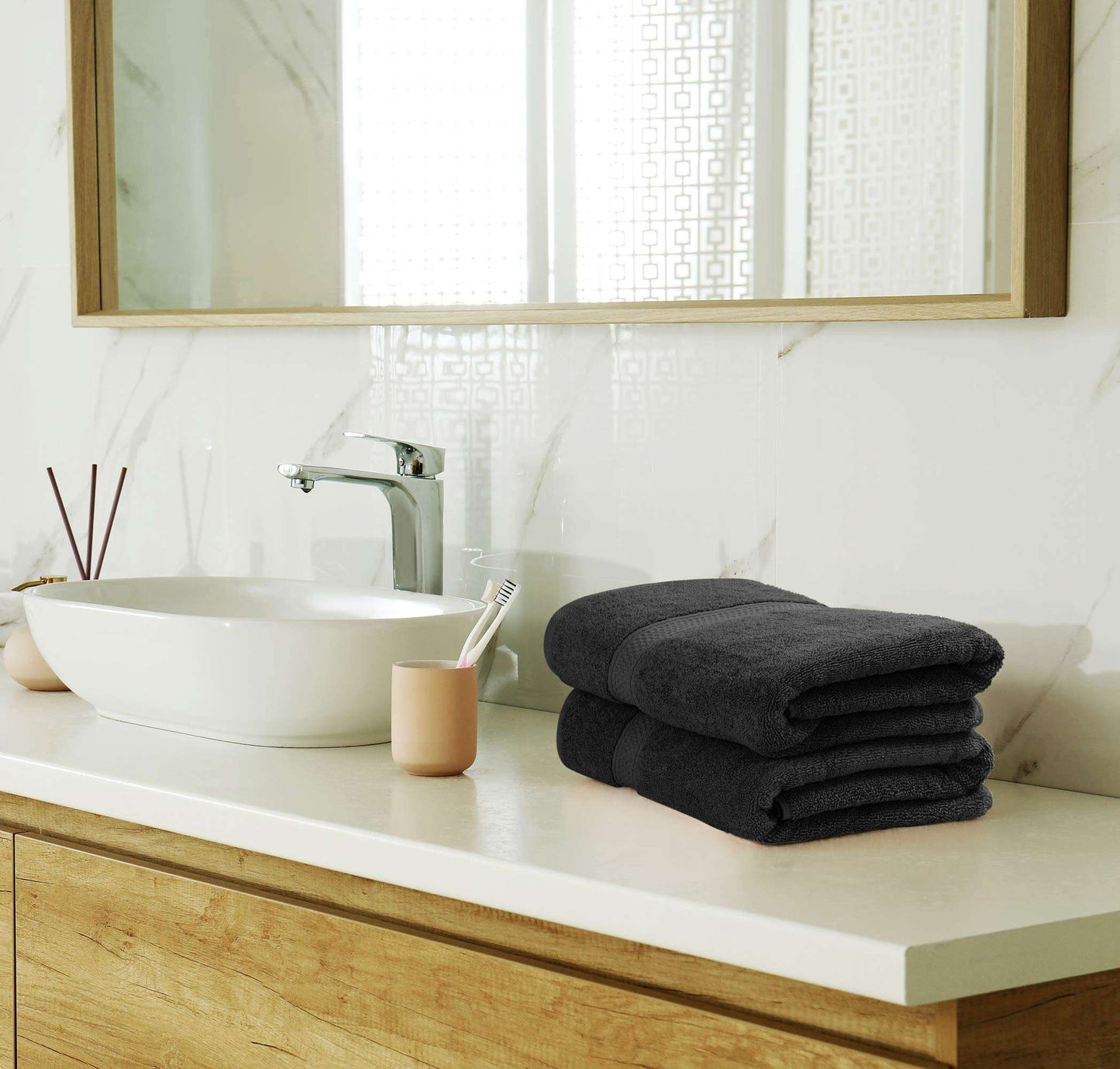 Minimalist Black 8-Piece Premium Towel Set, 2 Bath Towels, 2 Hand Towels, and 4 Wash Cloths