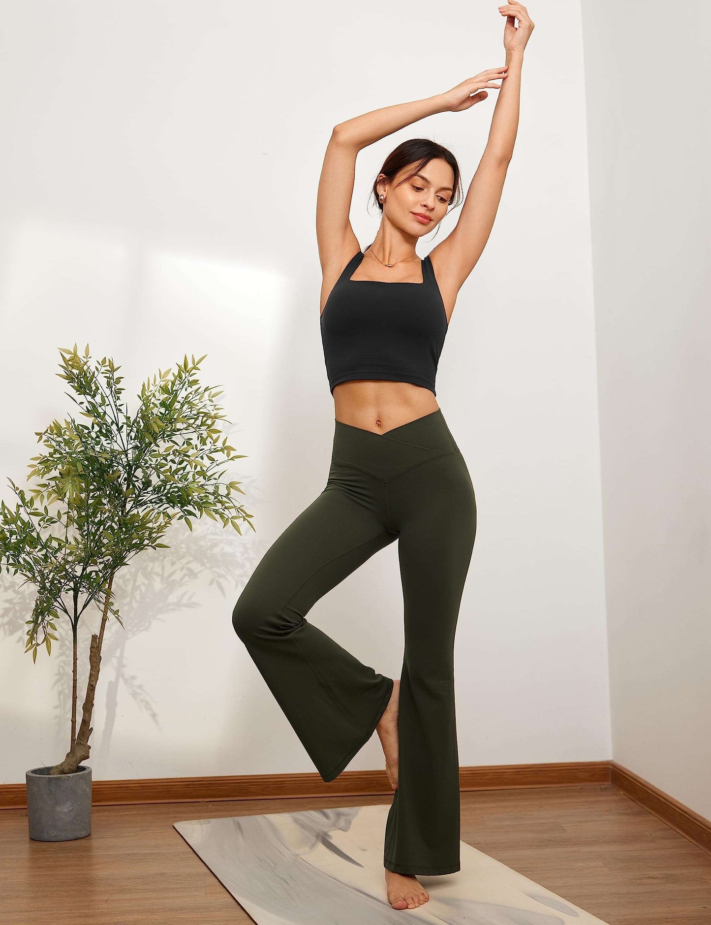 Minimalist Black Butterluxe Women's Square Neck Longline Sports Bra