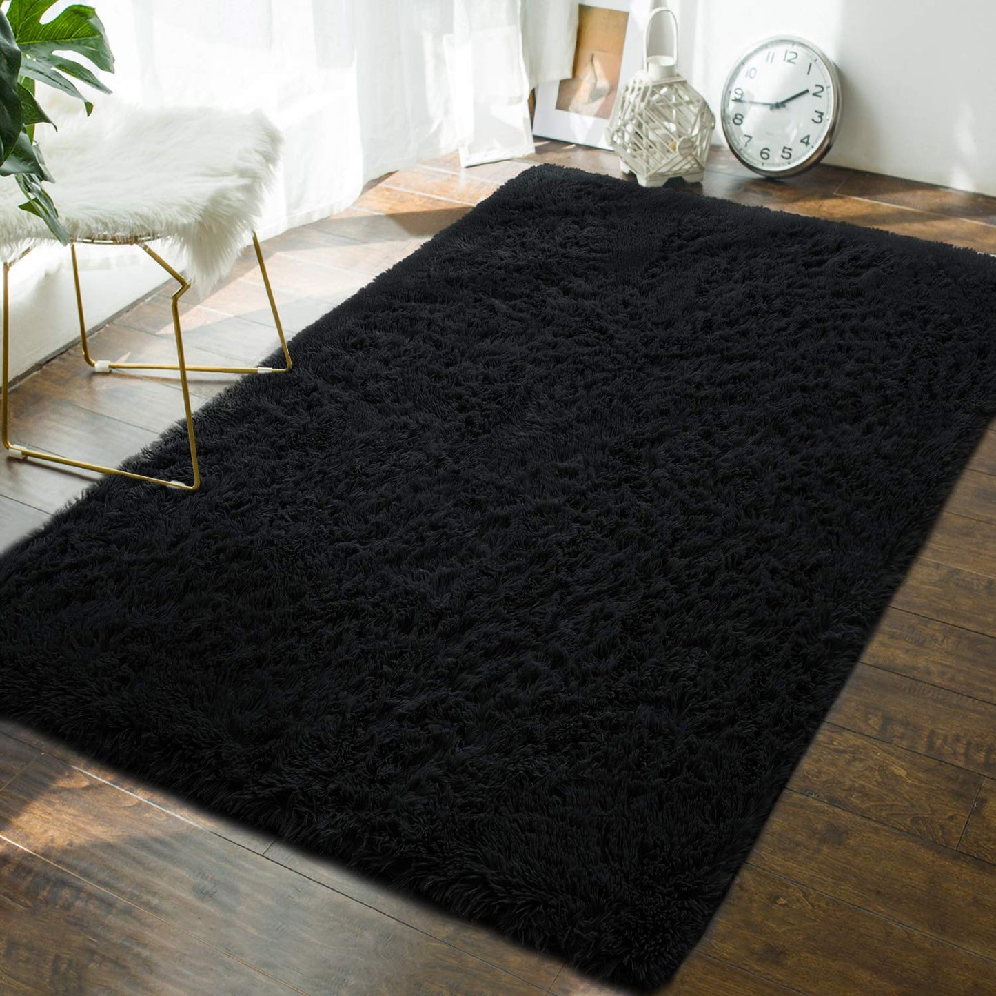 Minimalist Black Plush 4'x6' Indoor Rug