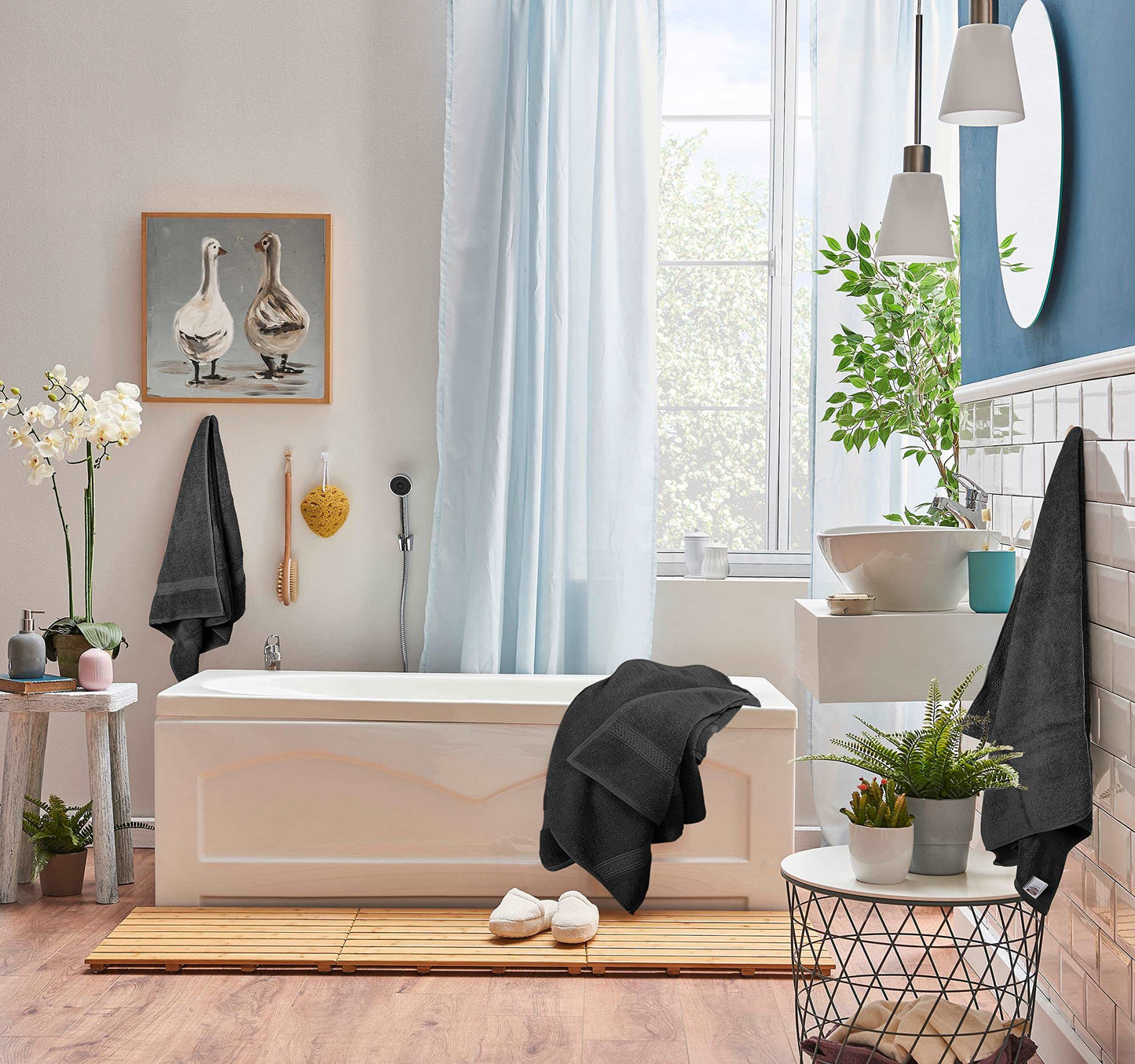 Minimalist Black 8-Piece Premium Towel Set, 2 Bath Towels, 2 Hand Towels, and 4 Wash Cloths